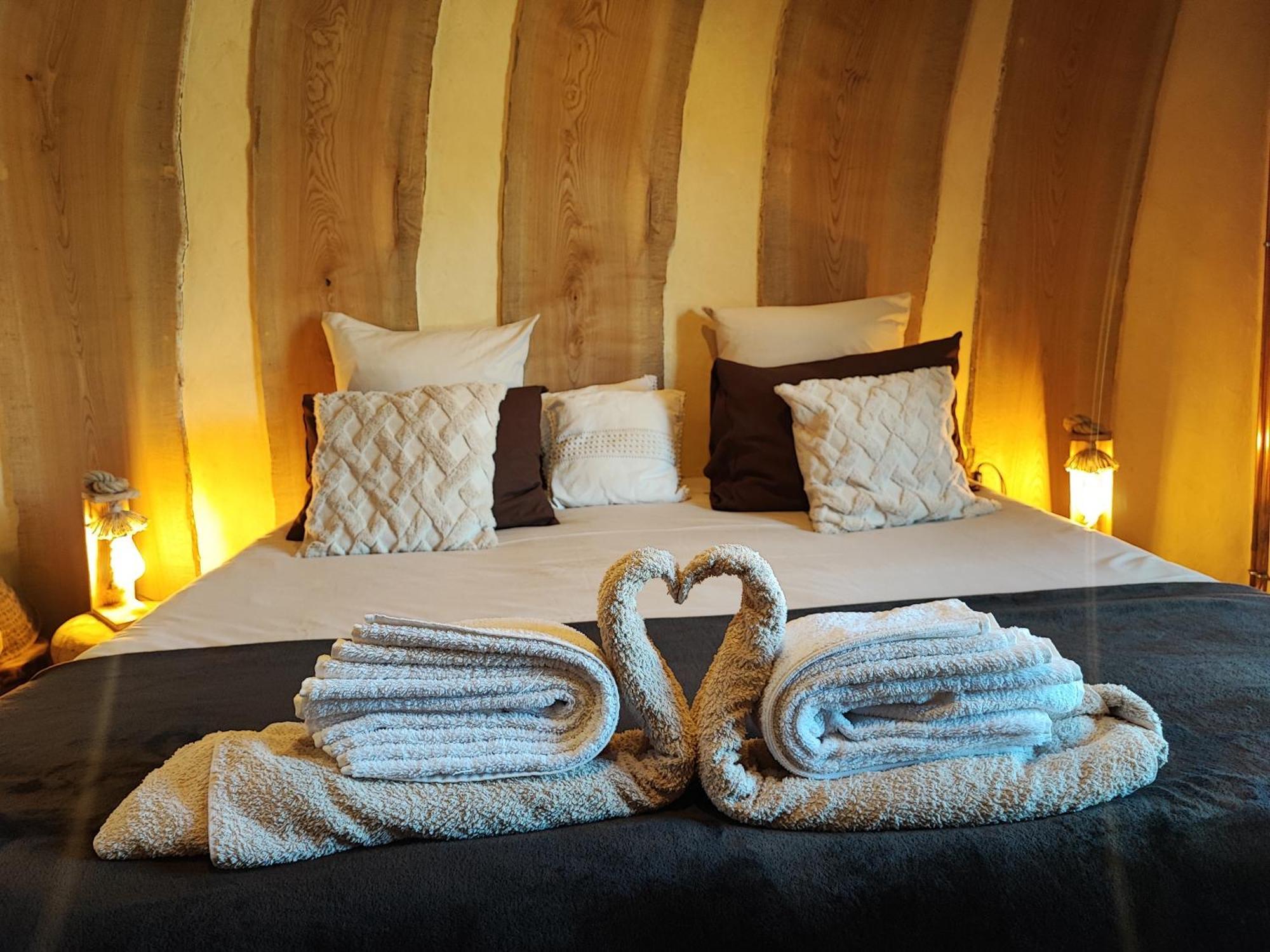 Bed and Breakfast Le Domaine Du Sens à Frontenaud Chambre photo