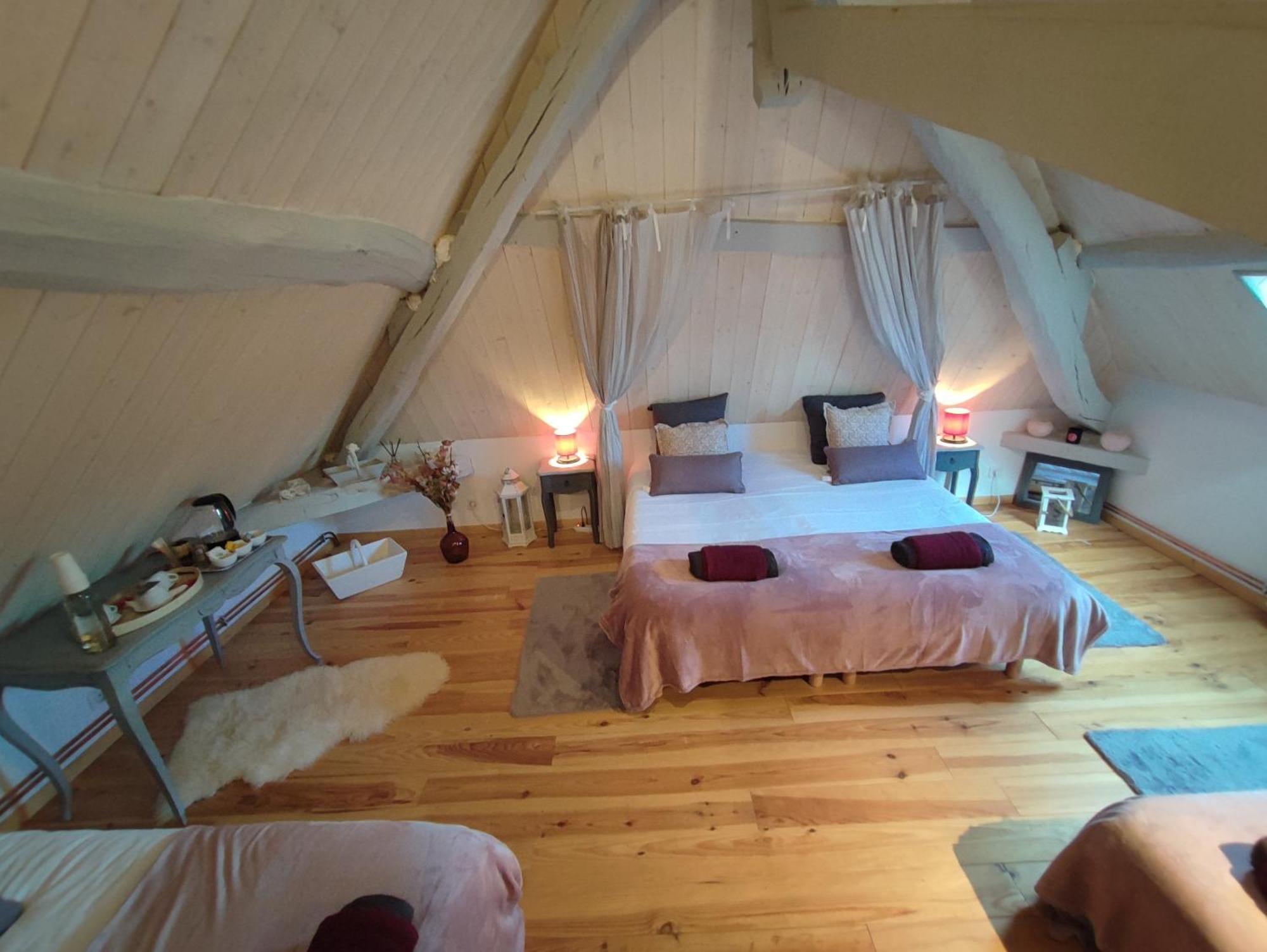 Bed and Breakfast Le Domaine Du Sens à Frontenaud Chambre photo