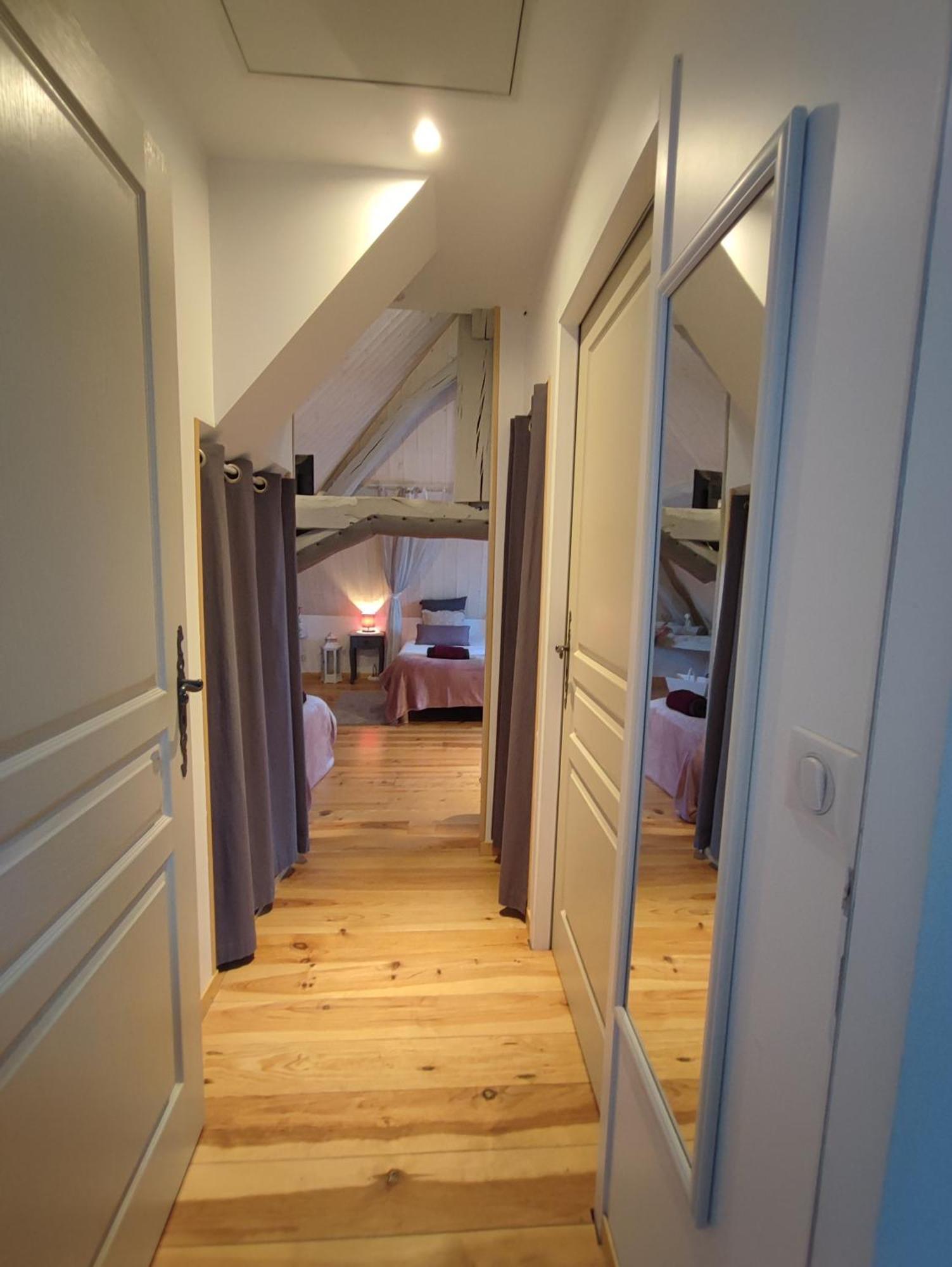 Bed and Breakfast Le Domaine Du Sens à Frontenaud Chambre photo
