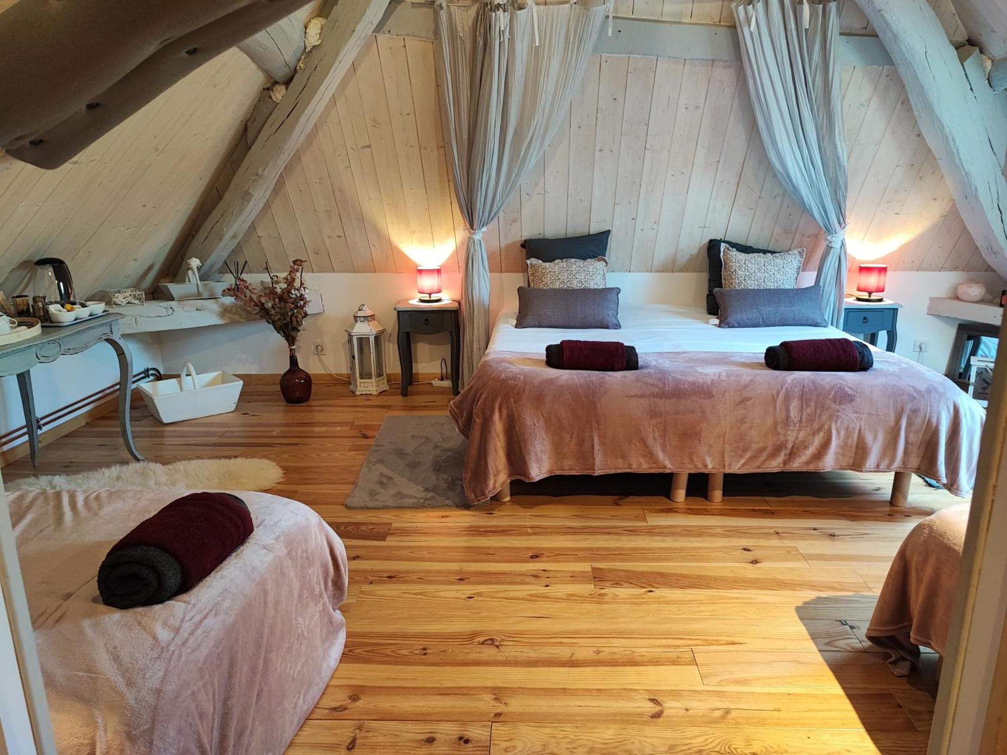 Bed and Breakfast Le Domaine Du Sens à Frontenaud Chambre photo